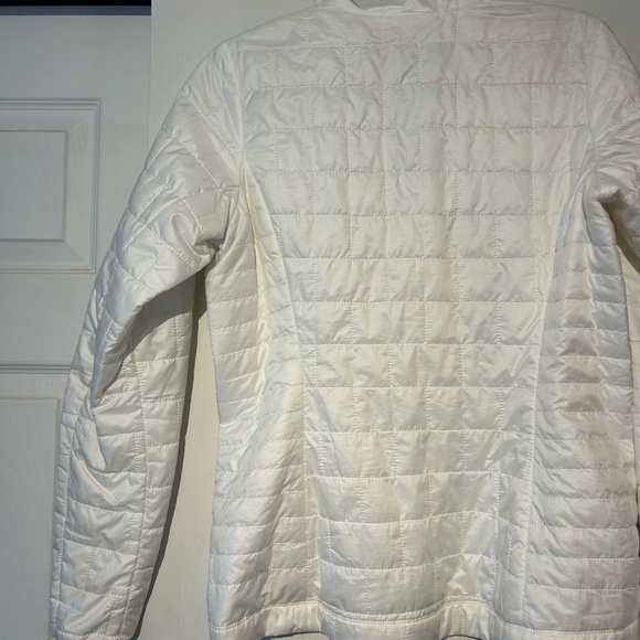 Patagonia women’s light weight puffer jacket - Picture 6 of 7
